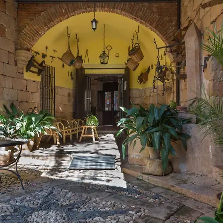 Palacio Guzmanes Hotel